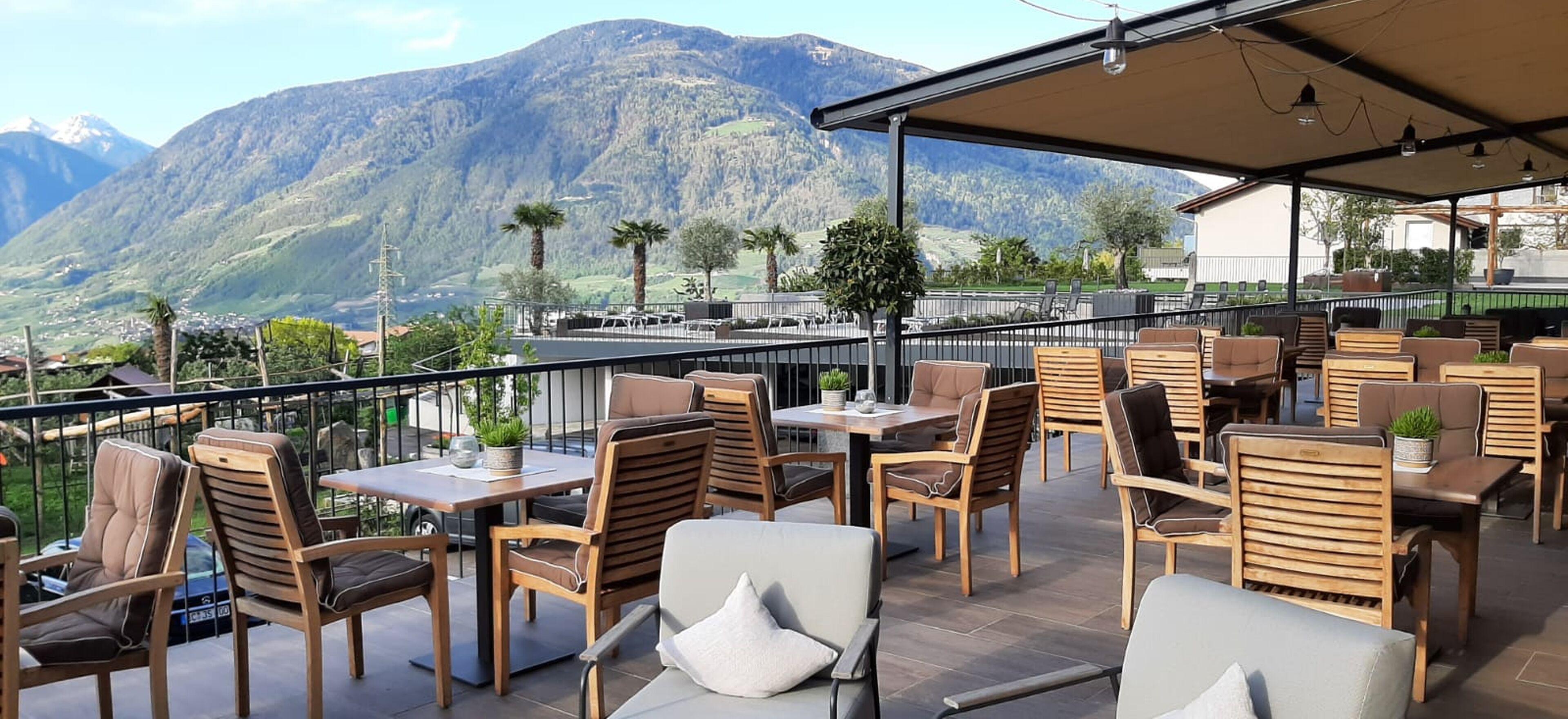 Terrasse & Speisesaal Terrasse & Speisesaal